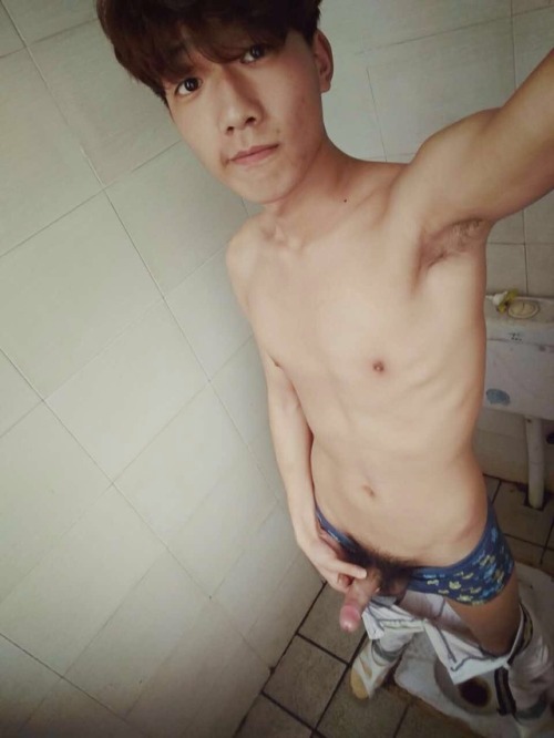 dandangj:  大弯屌直男弟弟 喜欢的可以加qq 1445641585  20分钟有声视频