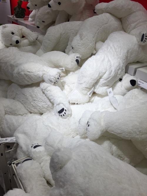 This pile of polar bears at IKEA is my aesthetic