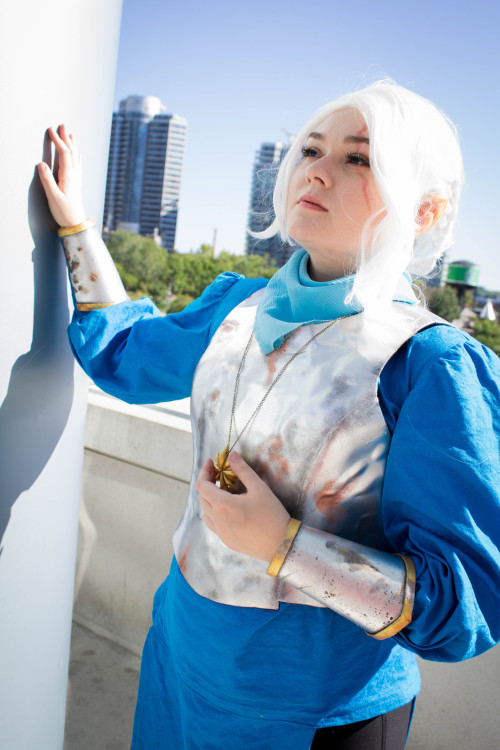 melisusthewee: mantelcosplay: Okay so! I know everyone posts a lot of cosplay comparisons between so