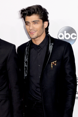 2014 American Music Awards, 24/11.