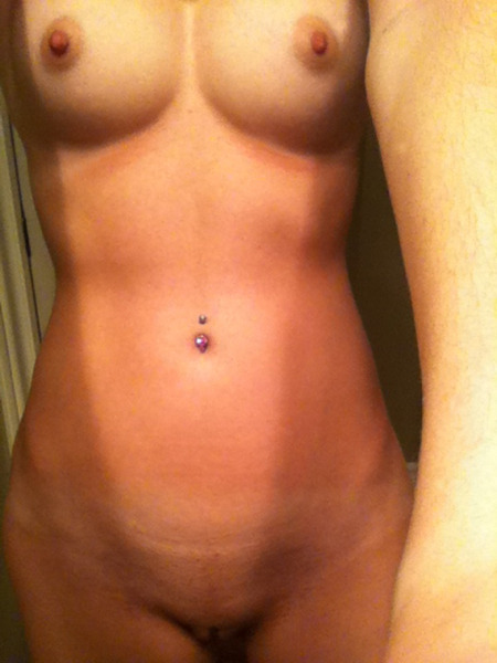 nicestolenselfies:  Tight Body and a Belly Button Ring