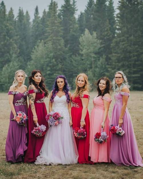 How to throw the most fun wedding ever? Check this post to see 8 unique ways of how to entertain you
