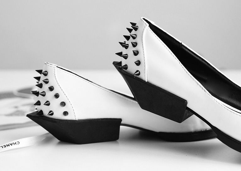 voguelatte:  parfait—parfait:  ►Black and White Fashion blog, I follow back similar