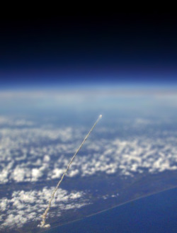 space-pics:  Launch photographed from space, tilt-shift photography[515 × 678]http://space-pics.tumblr.com/