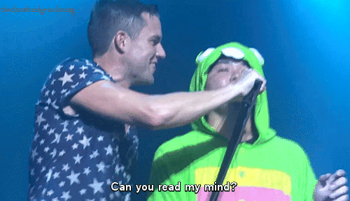 thedrawbridgeisclosing:  Cool guy dressed up like Gachapin during Read My Mind at Japan (video from Crystal_KILLERS) 
