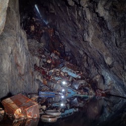 abandonedandurbex:  Cave full of cars in Wales, UK. [1080 x 1080]