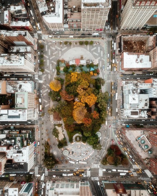 fitzawkwarddarcy:mymodernmet:Photographer Sends a Drone Over NYC to Prove the City is More Stunning 