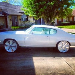 At first I thought this was a Cutty. But I think it&rsquo;s actually a Buick Skylark. It&rsquo;s awesome whatever make it is! #allwhiteeverythang #classic #oldschool #davins #dub+ #want