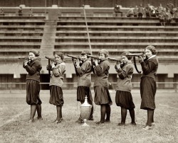 historicaltimes:  Women’s rifle team with