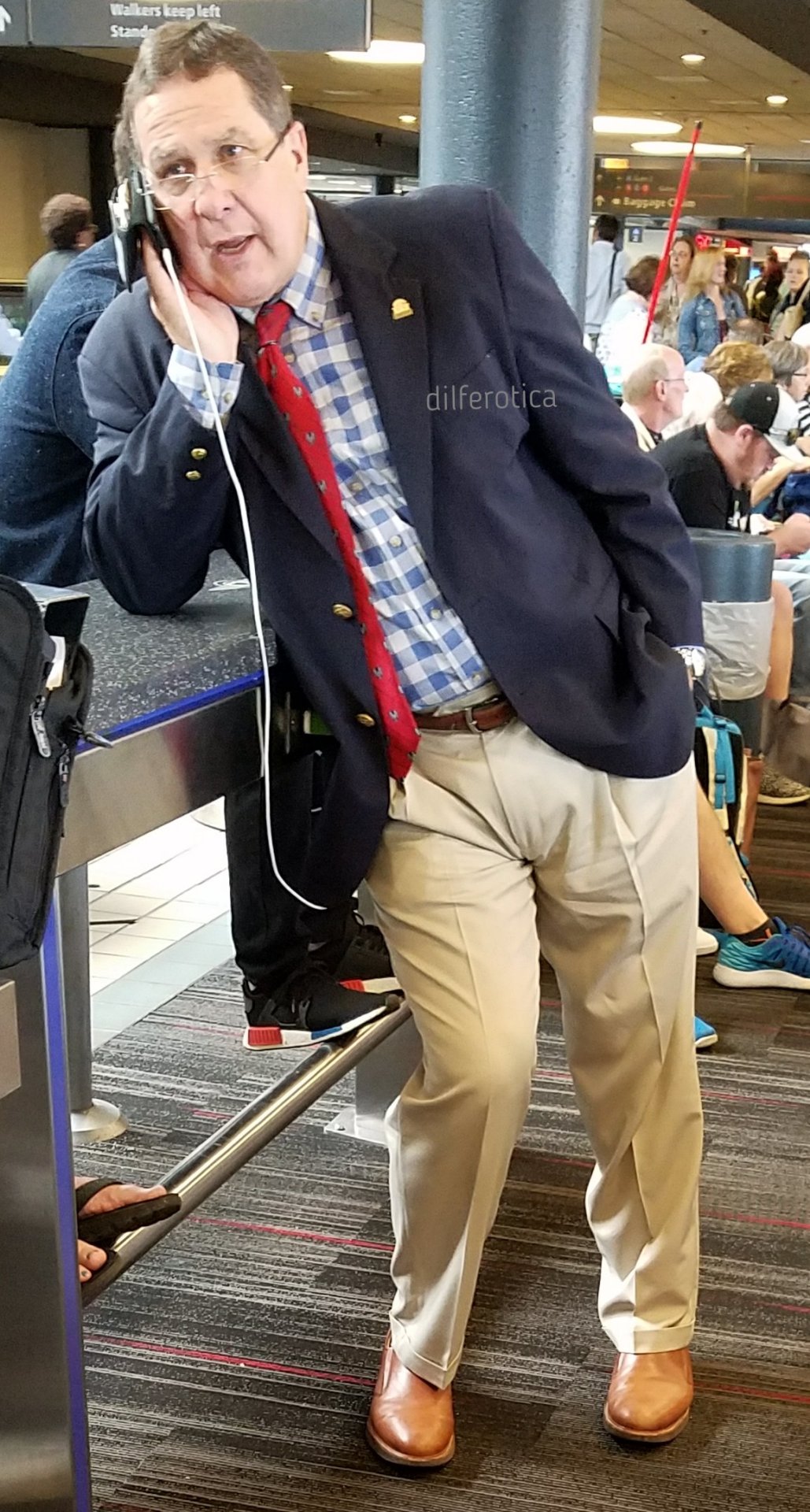 wrinkleshop:  daddys-loafersnsox: dilferotica: Rumpled daddy Cute n Chubby &amp;
