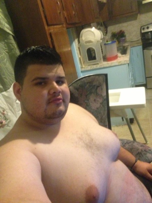 chubpornlover:  beautifulchubs:  Any idea how I can contact this guy?   Si.. alguna información?  hottttt