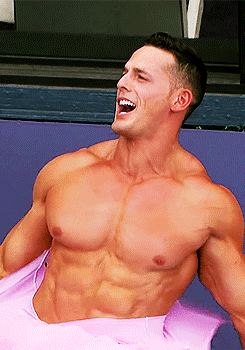 jessiegodderznetwork-blog:Jessie Godderzs proves to be an expert at all types of flexing. #FlexMachine