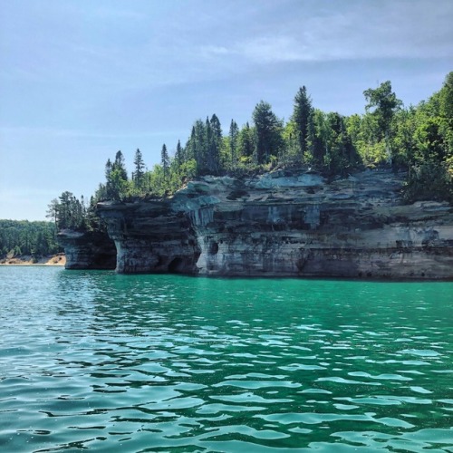 annaq22:  Just in case you wanted an overload of the pictured rocks, here ya goooo🤩