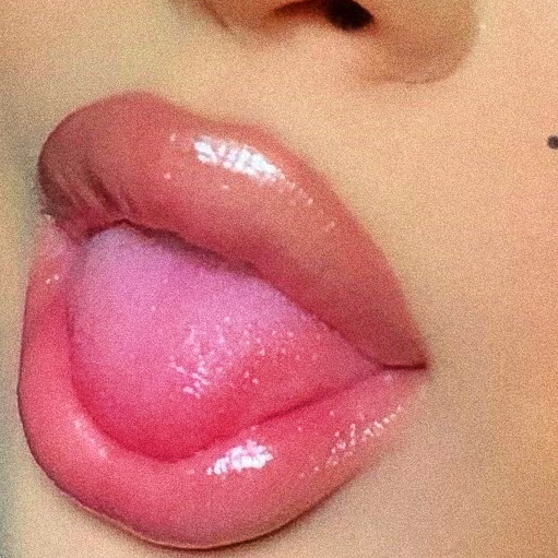 pocicon:         natural lips 