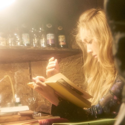 jessifanylove: jessica.syj: Reading is dreaming with open eyes .. #Wonderland