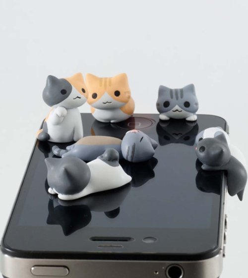 wickedclothes: Kitty Protectors Protect your phone’s earphone jack from dust with these cute k