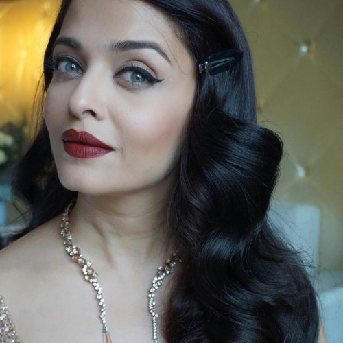 just-another-indecisive-teen:Aishwarya Rai Bachchan