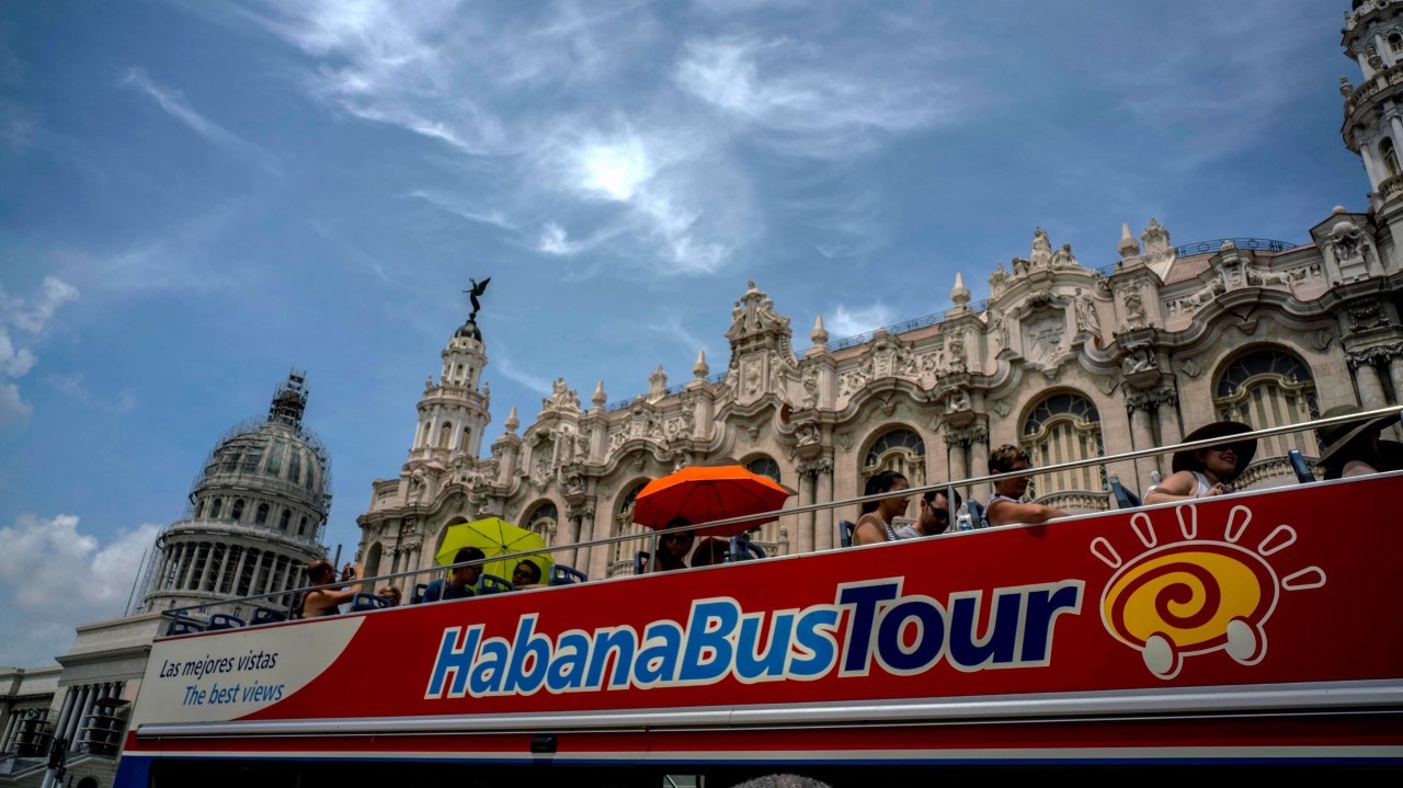 LA HABANA. Los operadores de tours y de cruceros dicen que no tendrán problemas con las nuevas normas fijadas por EEUU para los viajes a Cuba. Pero numerosos estadounidenses que quieren viajara a la isla por su cuenta están cancelando sus planes y...