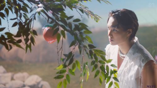 Kai… “Peaches” MV