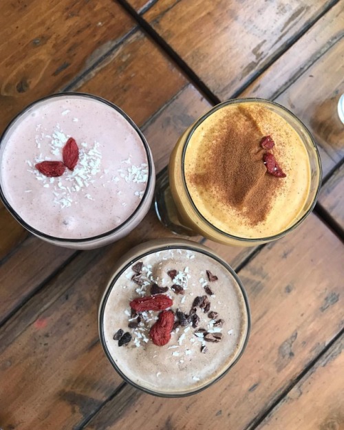 Shake Town. Pumpkin Special Shake, Strawberry and Cacoa Chocolate. Prepare to be addicted #veganrest