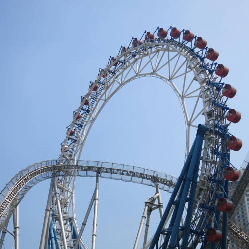 Ever seen a coaster going THROUGH a Ferris wheel? Check it out at La Qua in Japan! #rollercoaster #t