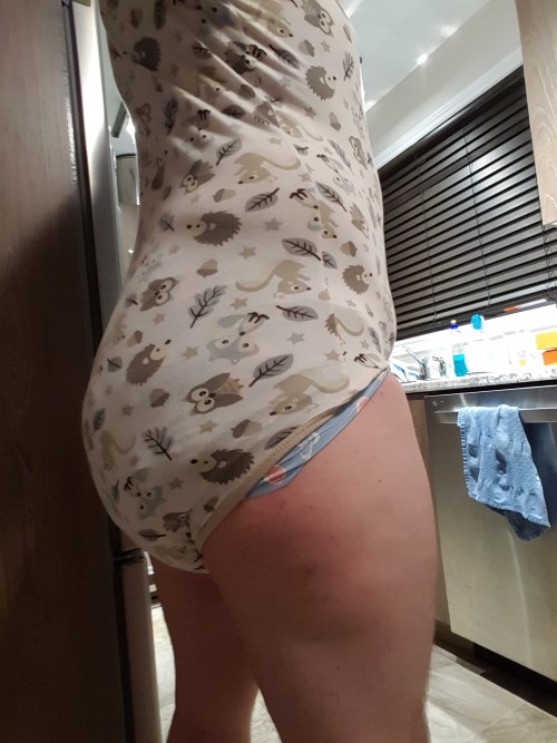 lilcountrybear: Mommy put me to bed in a nice dry space diaper and I woke up to a HUGE puffed out di