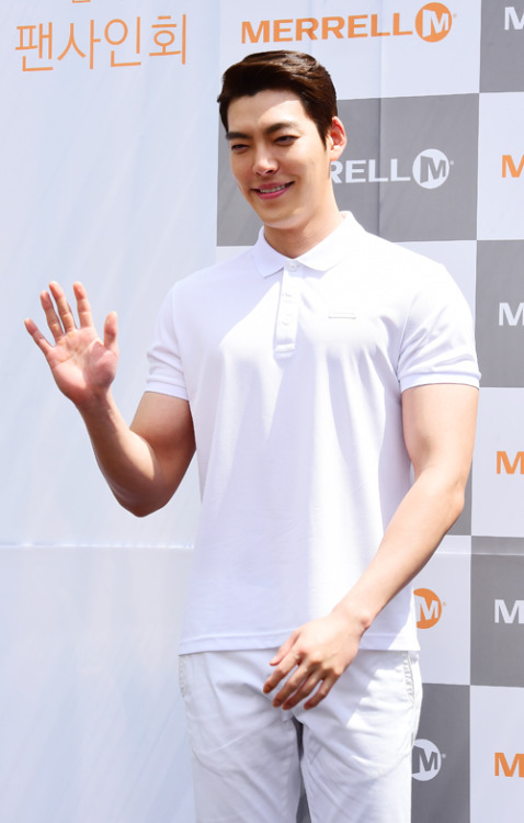 [Newsen] 20160520 Kimwoobin attending MERRELL Fansign