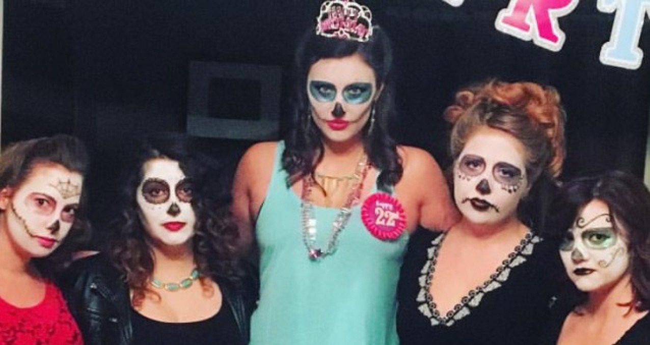 Literally the worst calavera makeup I have ever seen. So fucking basic Fucking white