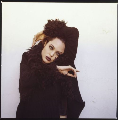 rihannamaterial:angelina jolie [1995]♡
