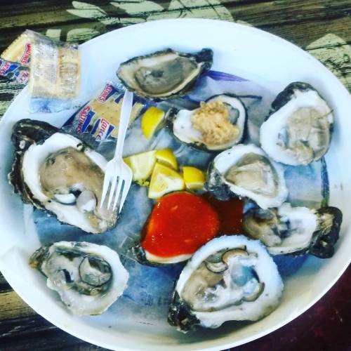 Before… #oysters #oystersonthehalfshell #neworleans #mardigras #NOLA #vacation #frenchmarket #shuck #shucked #shuckme #aphrodesiac #food #foodie #foodporn #foodgram #foodstagram #eating #omnomnom #mothershucker #seafood