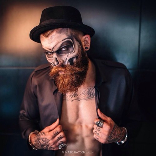 beardstofuck:  beecuzthenight:  Re-post for Halloween.    Happy Halloween y’all! :)