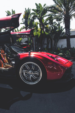 imposingtrends:  Red Huayra | ImposingTrends