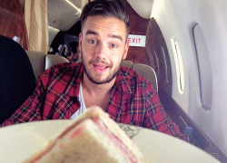  M1Jarvis: @Real_Liam_Payne: sandwich mate?M1Jarvis: @Real_Liam_Payne; sorry bro, I’ve eaten it! :) #yummy 