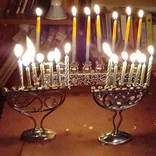 Night six! #happyhanukkah  www.instagram.com/p/CXCov_dlzIS/?utm_medium=tumblr