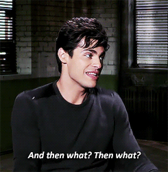 satinydean:  “And [Alec] smooches that man in the face right in front of everyone.”