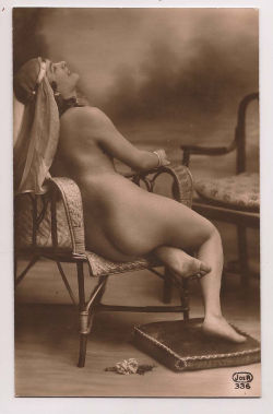 grandma-did:    salome-no-veils posted this JdeR photo, from a series I hadn’t seen before.