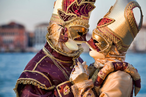 thecrimsonbridge:  Venice Carnivale Masked Lovers