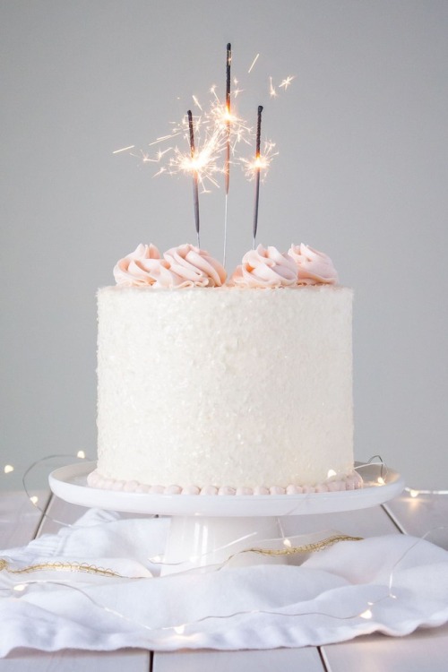 sweetoothgirl:  PINK CHAMPAGNE CAKE