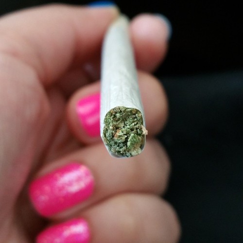 Its always time to smoke #rollocb #onlythebest #ocbslim #smokegoodlovebetter #somegirlslovetogethigh