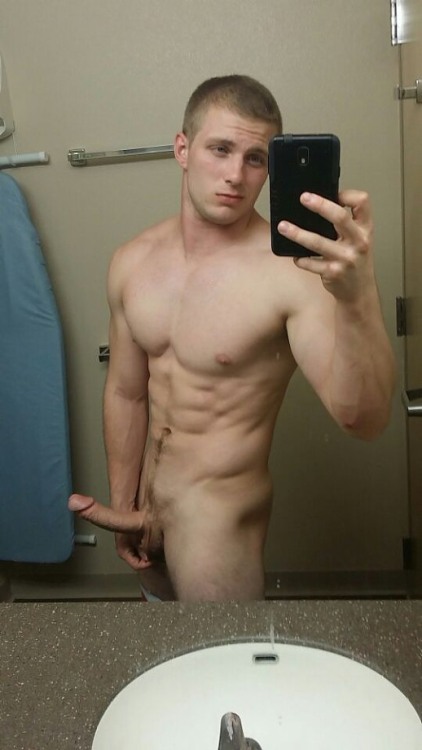 straightmenworshipping:  gaymasturbait:Keegan. adult photos