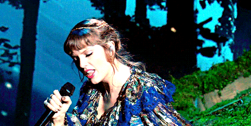 meetyouafterdark:TAYLOR SWIFT performs “Cardigan/August/Willow” at the 63rd Annual Gramm