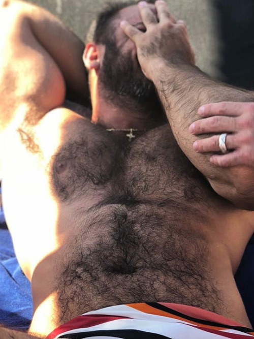 alanh-me:  164k+ follow all things gay, naturist and “eye catching”  