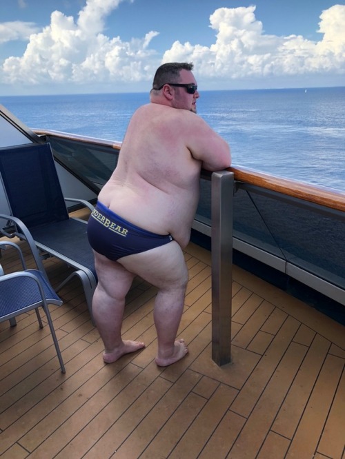 tnbigbear:Thanks UnderBear!! Made this big guy feel really sexy in a swimmers brief!!! 