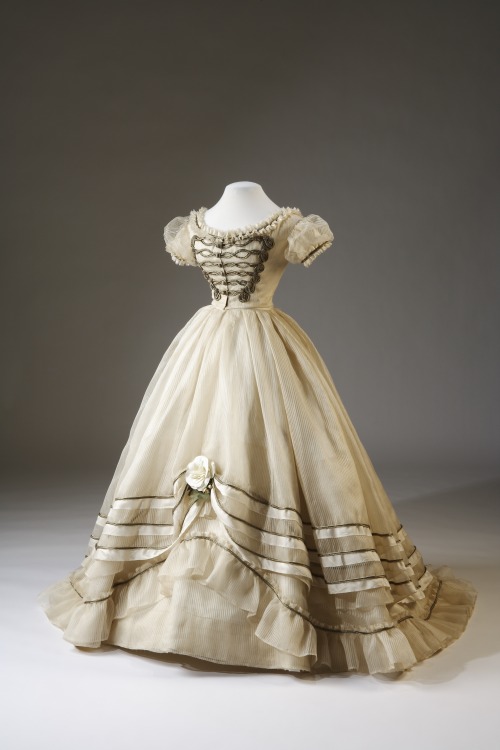 littlefreya: fripperiesandfobs: Wedding dress, 1867 From the Magyar Nemzeti Múzeum  @xenonwit