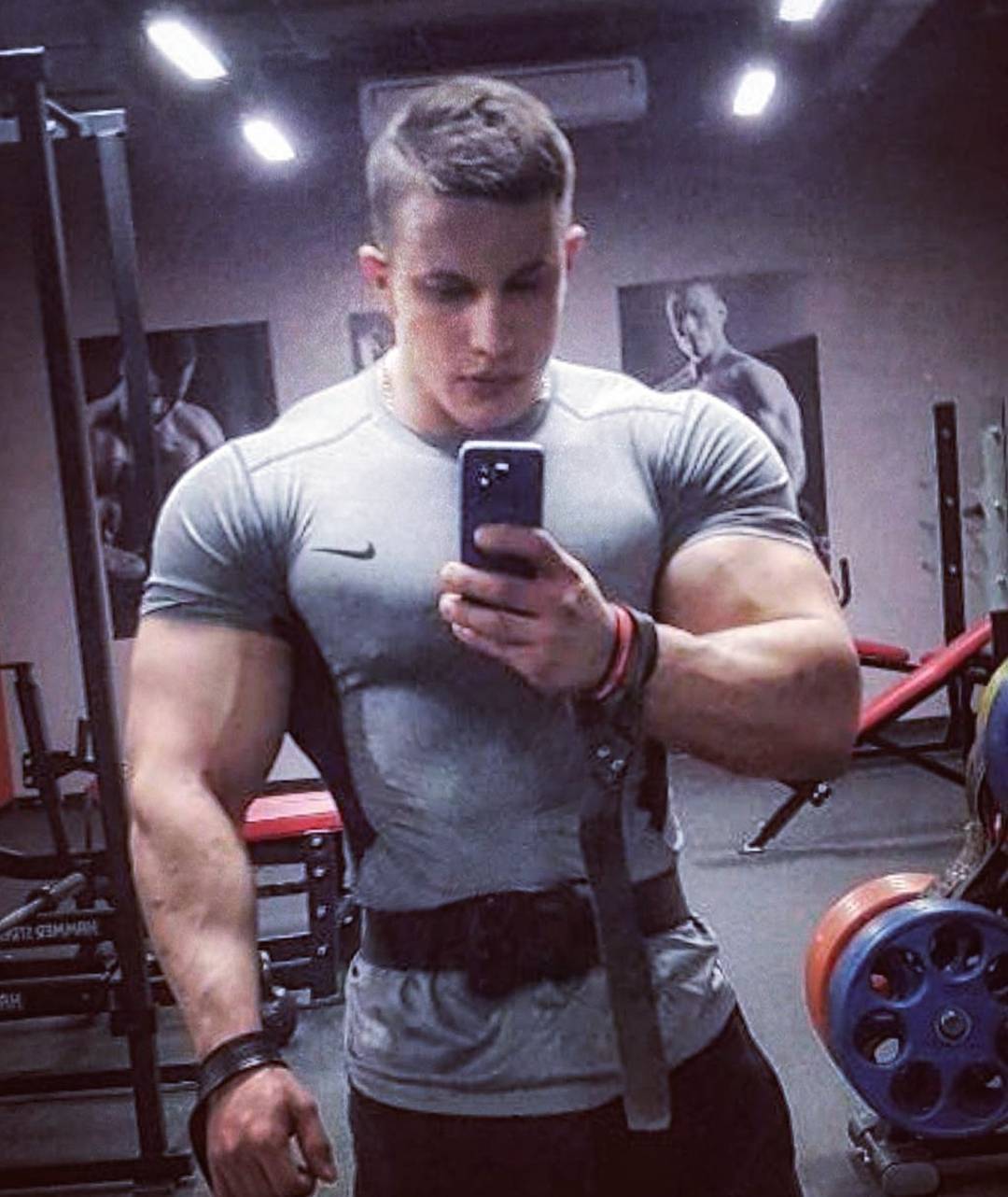 avoxtr:LOOKING FOR MY MY GOAL BODY, AND MOTIVATION TO GET HUGE! Follow me for more