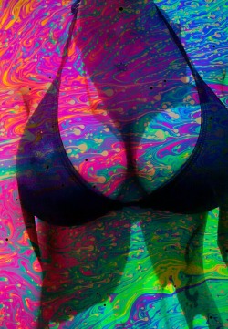 dysfunctional-amateurs:  I was just fucking around and thought some of you might appreciate some psychedelic lydia porn