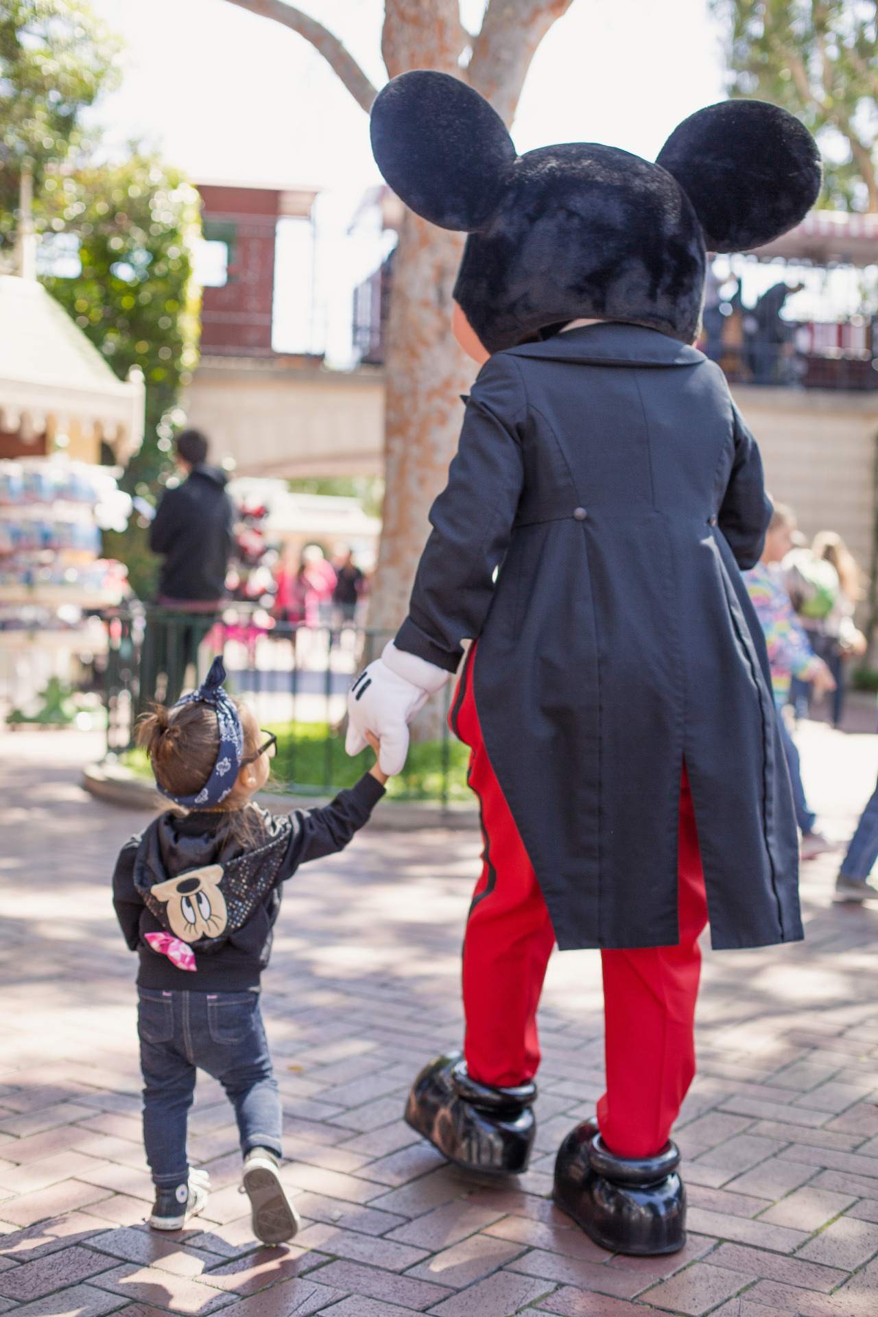 kidsraisingkids:  Today was one of Ashtyn’s most memorable visits to Disneyland.