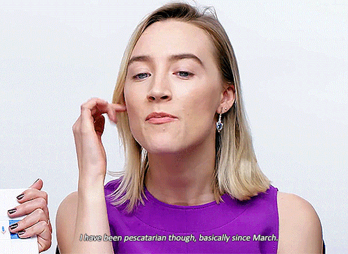 strangebrews:margot robbie & saoirse ronan- answer the web’s most searched questions | 2018