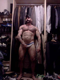 barbudo-blog:   #muscles #beard #pecs #abs #hairy #trunks #moustache #tatoos 