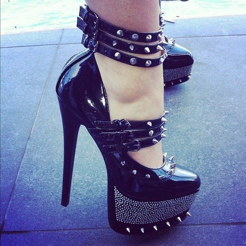 thedevilwearslouboutins - http - //thedevilwearslouboutins.tumblr.c...